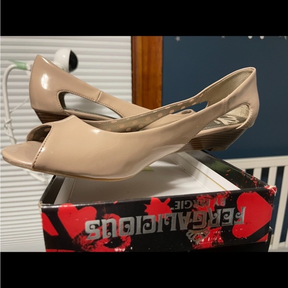 Fergalicious by Fergie nude Heeled Sandals peep toe - Picture 1 of 4